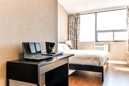 Nu Hotel Toronto Airport Мисисага Екстериор снимка