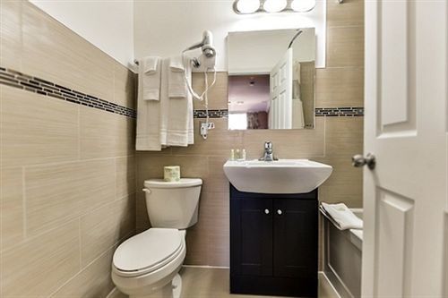 Nu Hotel Toronto Airport Мисисага Екстериор снимка