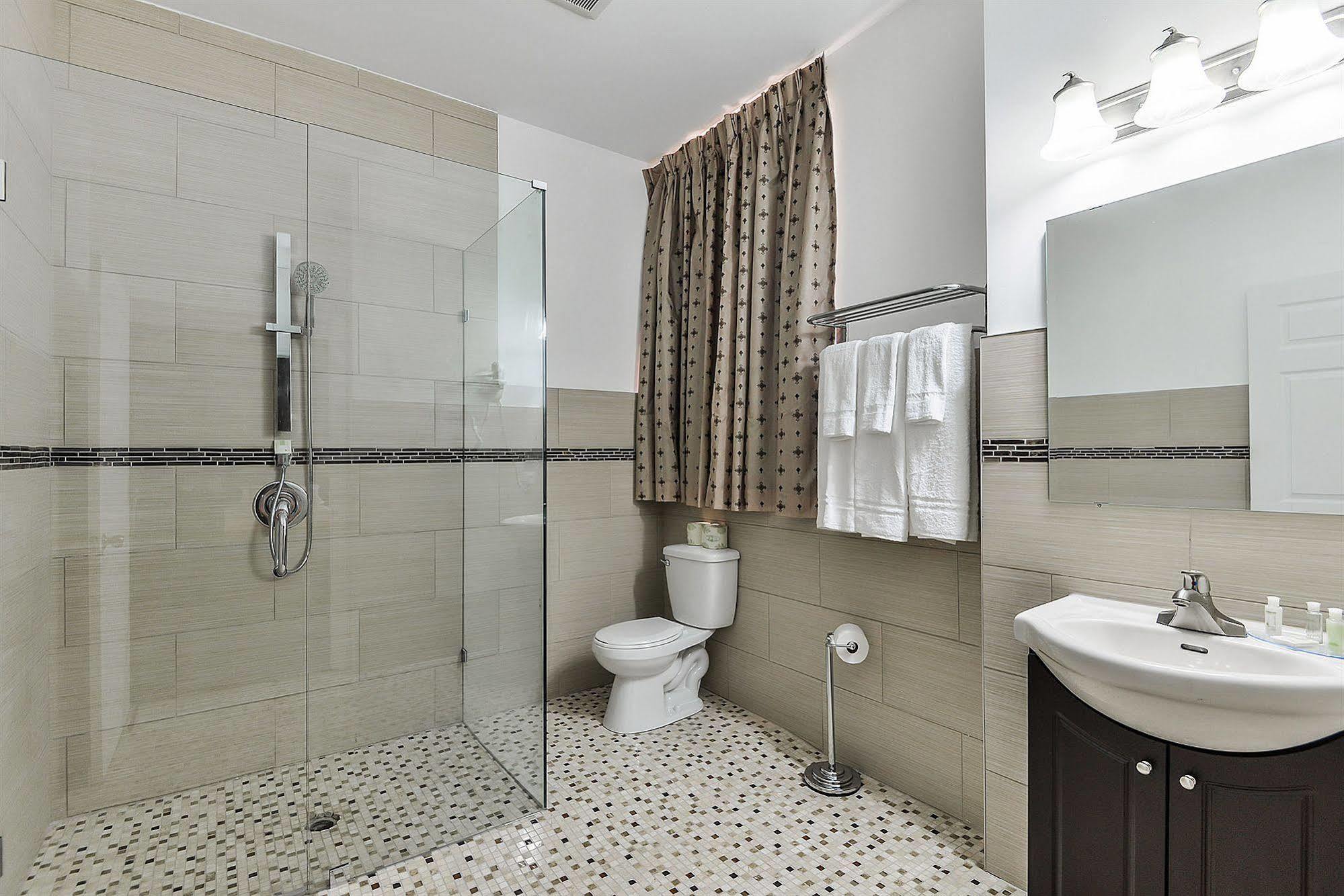 Nu Hotel Toronto Airport Мисисага Екстериор снимка