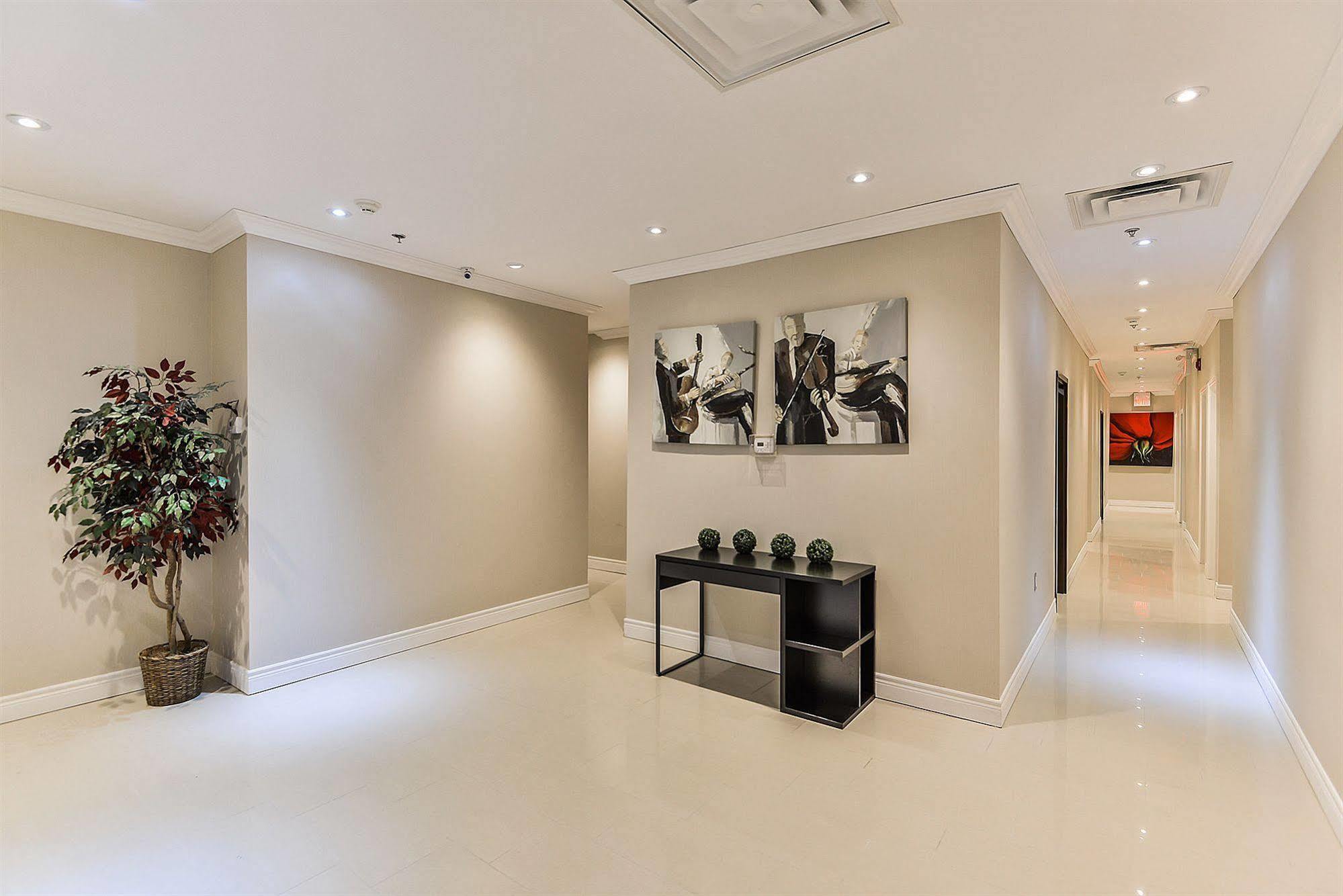 Nu Hotel Toronto Airport Мисисага Екстериор снимка